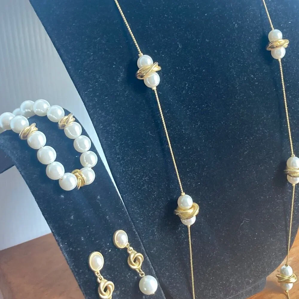 Vintage 80s 90s Imitation Pearl Necklace Bracelet & Earrings Set Gold Tone Chain